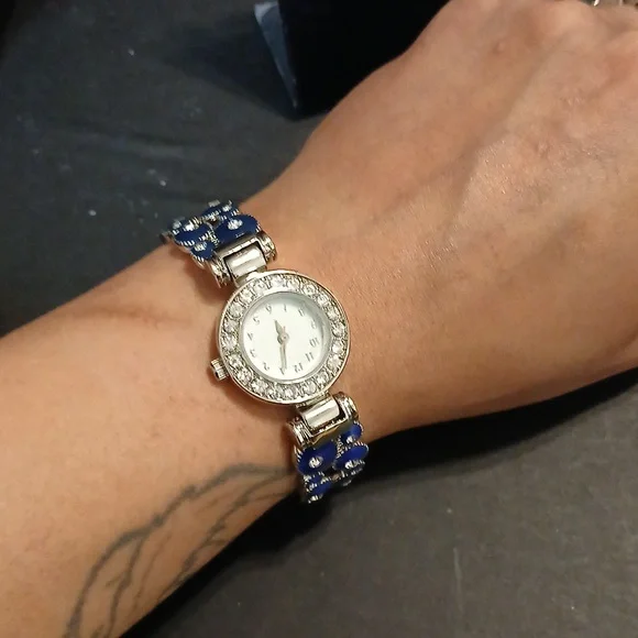Quartz movement blue blinged out cuff watch - Picture 11 of 11